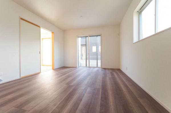 富士見市羽沢1丁目　新築一戸建て リビングダイニング