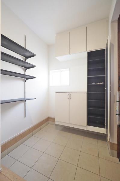 小平市学園西町2丁目　新築一戸建て 玄関