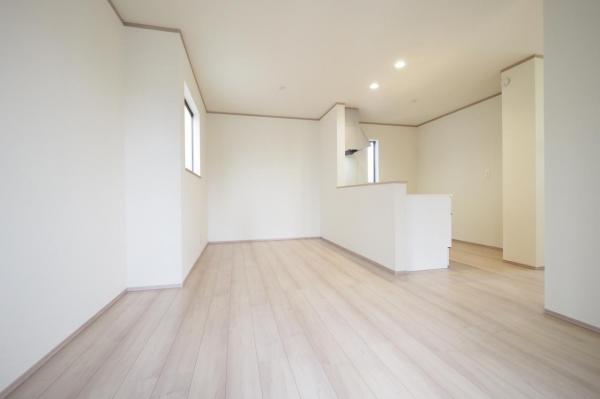 志木市本町3丁目　新築一戸建て リビングダイニング