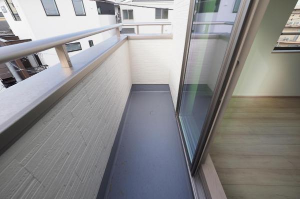 志木市本町3丁目　新築一戸建て バルコニー