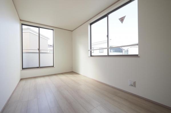 志木市本町3丁目　新築一戸建て 洋室