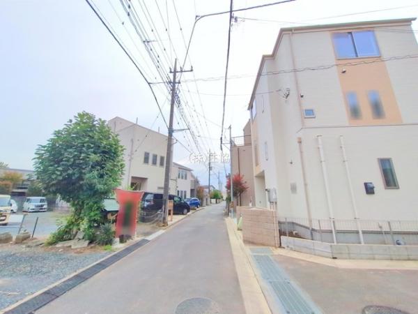 志木市本町3丁目　新築一戸建て 前面道路含む現地写真