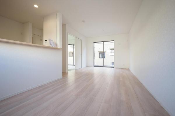 入間市大字新光　新築一戸建て リビングダイニング