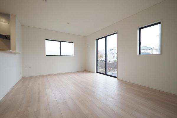 小平市鈴木町1丁目　新築一戸建て リビングダイニング