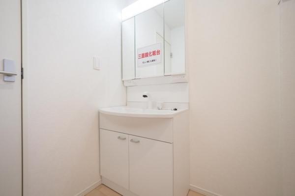 志木市本町2丁目　新築一戸建て 前面道路含む現地写真