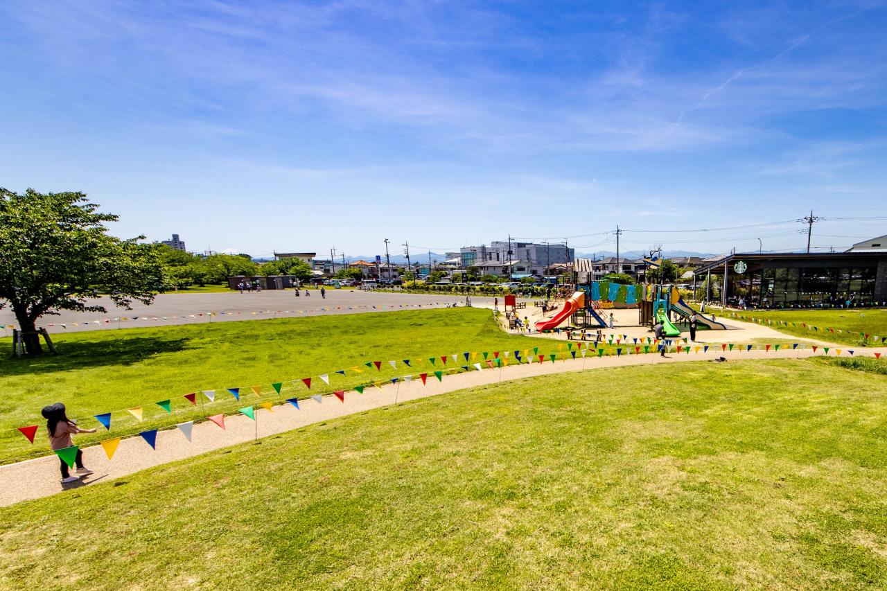 入間川にこにこテラス（河川敷中央公園）