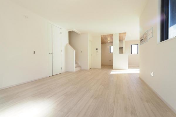 所沢市緑町4丁目　新築一戸建て リビング