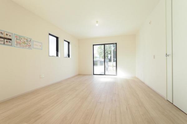 所沢市緑町4丁目　新築一戸建て リビングダイニング