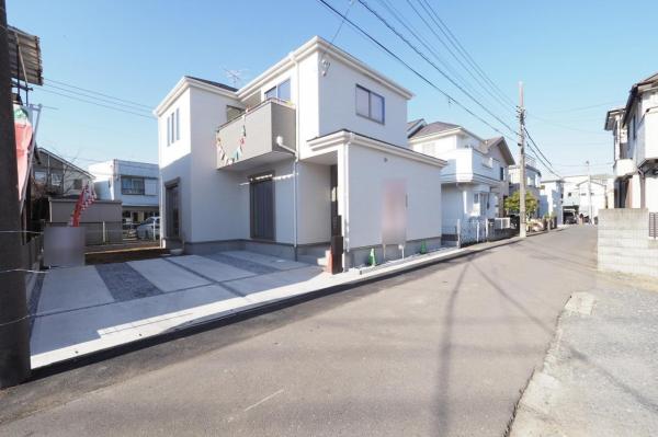 所沢市青葉台　新築一戸建て 前面道路含む現地写真
