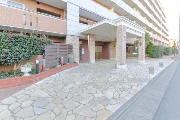 ブロッサムコートむさし野ビューウイング　3階 エントランス（外）