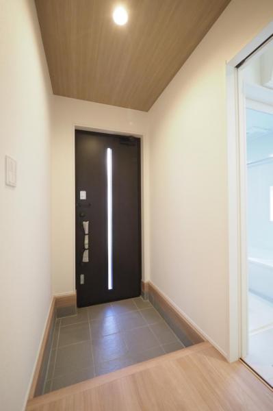 狭山市入間川　新築一戸建て 玄関