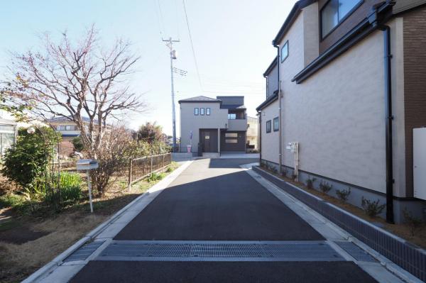 所沢市上新井2丁目　新築一戸建て 前面道路含む現地写真