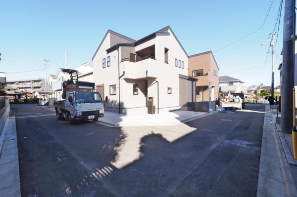 所沢市上新井2丁目　新築一戸建て 前面道路含む現地写真