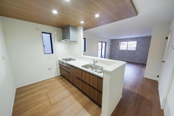 ～早春感謝！価格変更物件～　富士見市羽沢3丁目　新築一戸建て キッチン