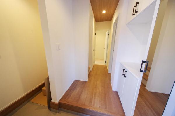 ～早春感謝！価格変更物件～　富士見市羽沢3丁目　新築一戸建て 玄関