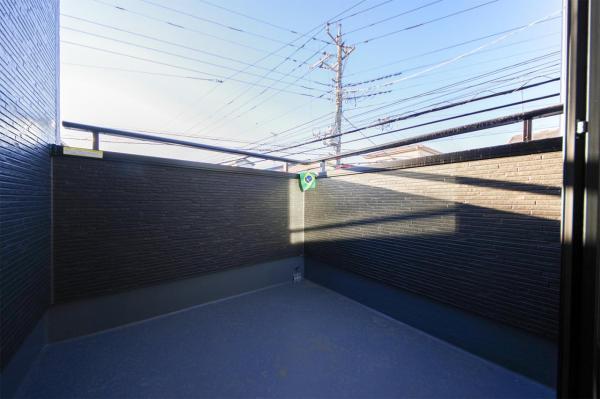 ～早春感謝！価格変更物件～　富士見市羽沢3丁目　新築一戸建て バルコニー