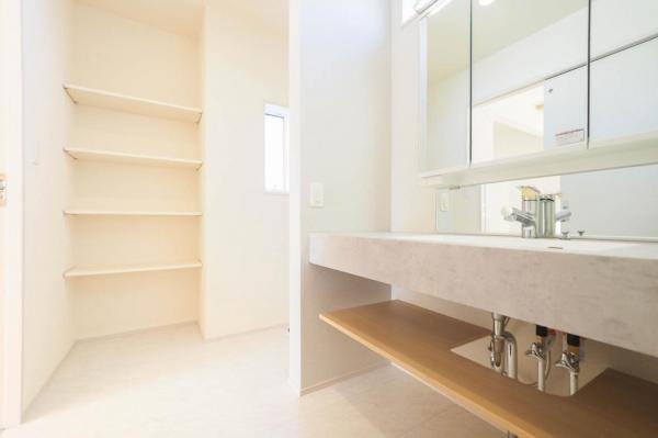 所沢市下安松　新築一戸建て 前面道路含む現地写真