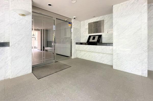 ディアクオーレ中野文園　B1階1階 エントランスホール