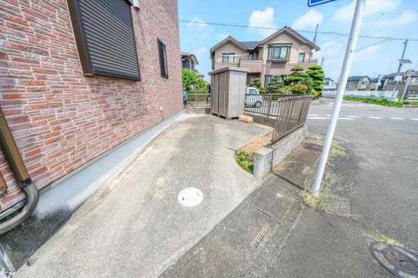 【住協のお預かり物件／敷地面積50坪超・角地】毛呂山町中央　中古戸建 駐車場