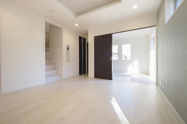 東村山市恩多町3丁目　新築一戸建て リビング