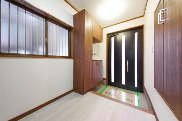 【10/18価格改定・新生活応援キャンペーン・ご成約で100万円キャッシュバック♪】ふじみ野市鶴ケ舞1丁目　中古一戸建て 玄関