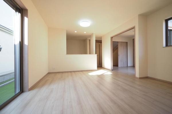 入間市大字仏子　新築一戸建て　全5棟 リビングダイニング