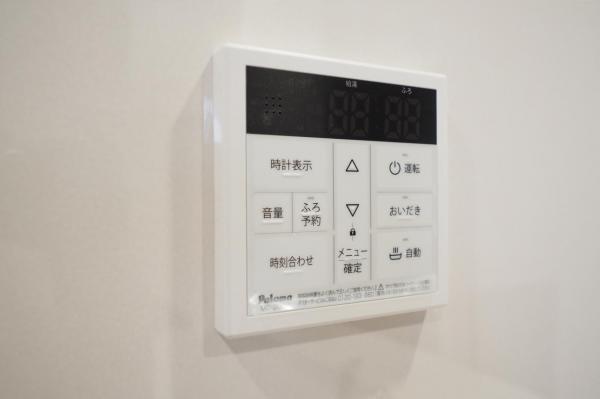 【建物完成！見学可】川越市小室　新築一戸建て 発電・温水設備(共用部)