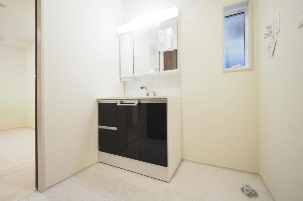 【建物完成！見学可】川越市小室　新築一戸建て 洗面化粧台