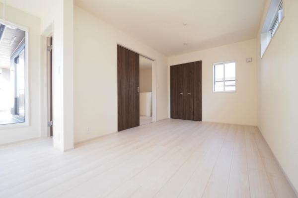 【建物完成！見学可】川越市小室　新築一戸建て 洋室