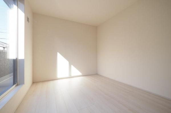 【建物完成！見学可】川越市小室　新築一戸建て 洋室