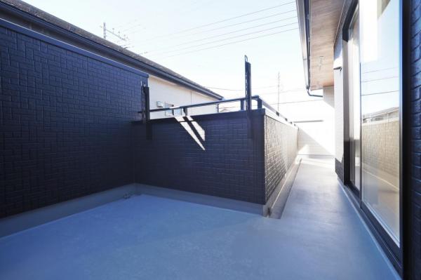 【建物完成！見学可】川越市小室　新築一戸建て バルコニー
