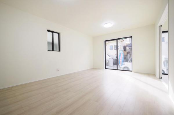 【4LDK・車2台駐車可】新座市畑中2丁目　新築一戸建て リビングダイニング