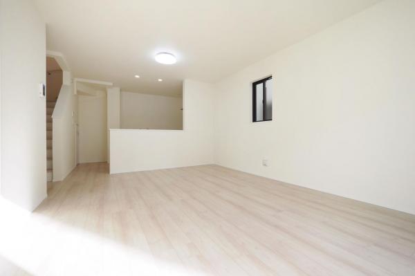 【4LDK・車2台駐車可】新座市畑中2丁目　新築一戸建て リビングダイニング