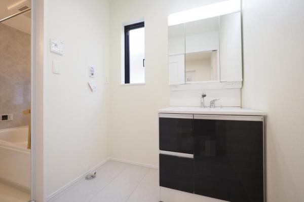 【4LDK・車2台駐車可】新座市畑中2丁目　新築一戸建て 洗面化粧台