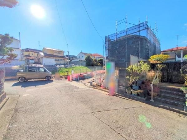 所沢市小手指南2丁目　新築一戸建て 前面道路含む現地写真