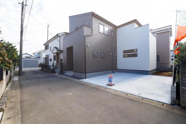 川越市下広谷　新築一戸建て 前面道路含む現地写真