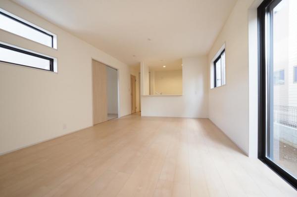 川越市下広谷　新築一戸建て リビングダイニング