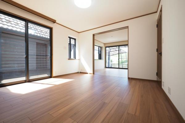 坂戸市伊豆の山町　中古一戸建て リビング