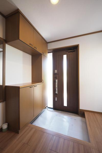 坂戸市伊豆の山町　中古一戸建て 玄関