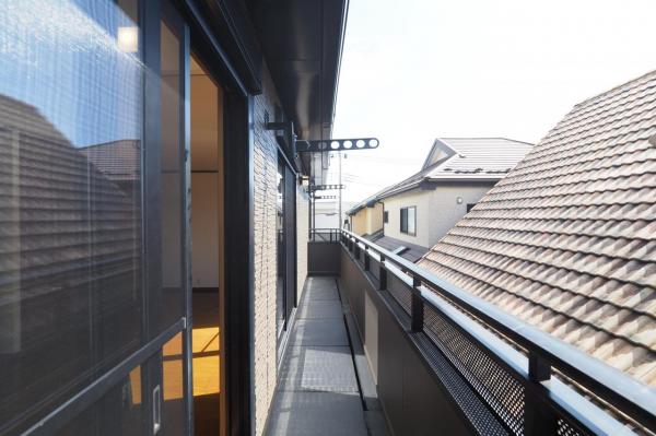 坂戸市伊豆の山町　中古一戸建て バルコニー
