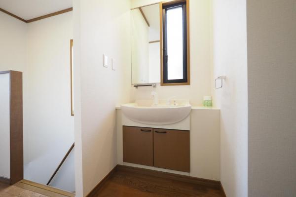 坂戸市伊豆の山町　中古一戸建て 洗面化粧台