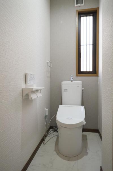 坂戸市伊豆の山町　中古一戸建て トイレ