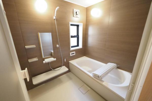 坂戸市伊豆の山町　中古一戸建て 浴室