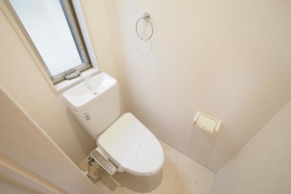 狭山市広瀬東4丁目　中古一戸建て トイレ