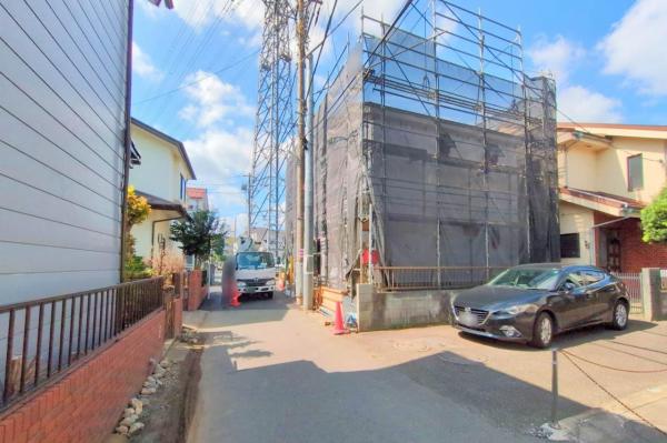 東村山市青葉町3丁目　新築一戸建て 前面道路含む現地写真