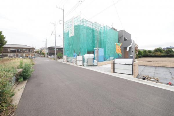 所沢市上新井2丁目　新築一戸建て 前面道路含む現地写真
