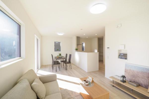 狭山市笹井２丁目　新築一戸建て リビングダイニング