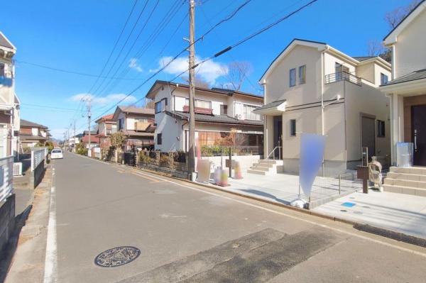 所沢市中新井5丁目　新築一戸建て 前面道路含む現地写真