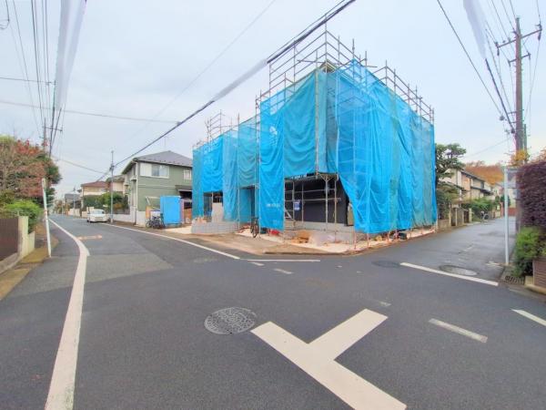 東久留米市氷川台2丁目　新築一戸建て 前面道路含む現地写真