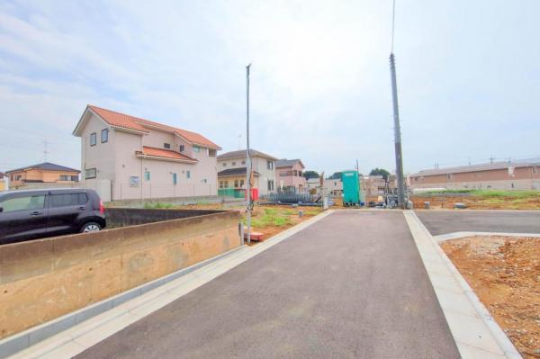 【土地38坪～42坪・3LDK～4LDK】富士見市諏訪2丁目　新築一戸建て 前面道路含む現地写真